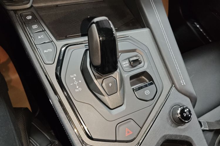 领克01 EM-P 2023款 1.5TD EM-P 晨曦版中控内饰18