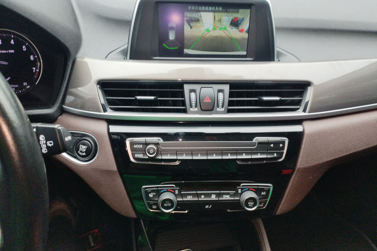 宝马X1 2019款 sDrive18Li 尊享型中控内饰16