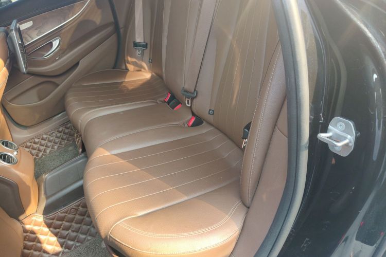 奔驰E级 2019款 改款 E 300 L 时尚型中控内饰7004