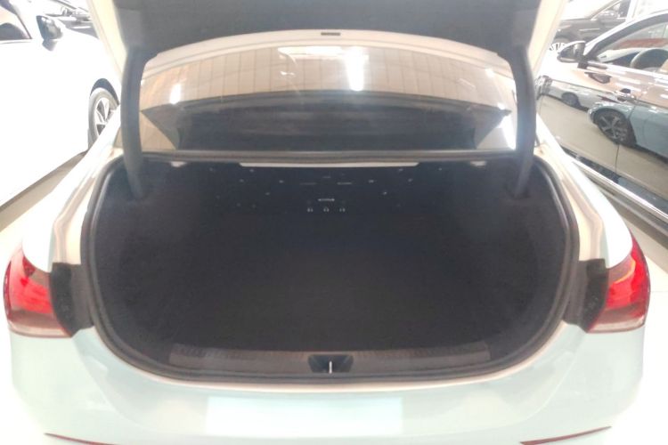 奔驰A级 2022款 改款二 A 200 L 运动轿车时尚型机舱底盘23