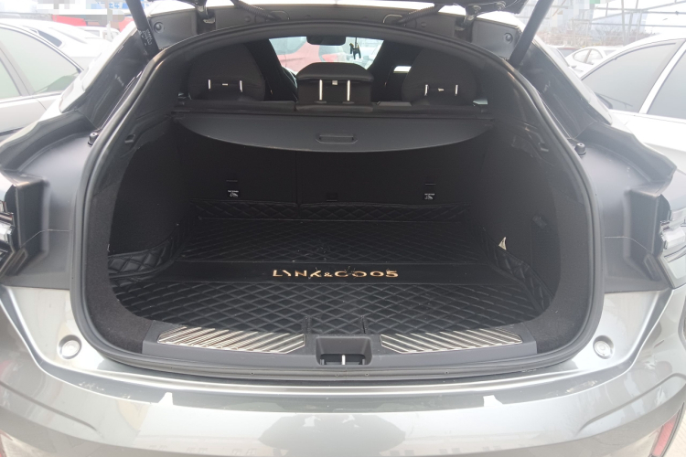 领克05 2020款 2.0TD 四驱劲Halo机舱底盘23