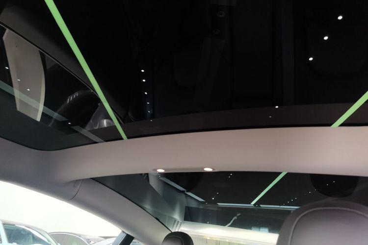 特斯拉 Model 3 2022款 后轮驱动版中控内饰22