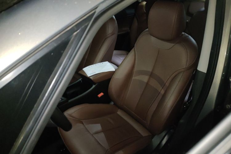 别克GL6 2018款 18T 6座尊贵型局部细节19