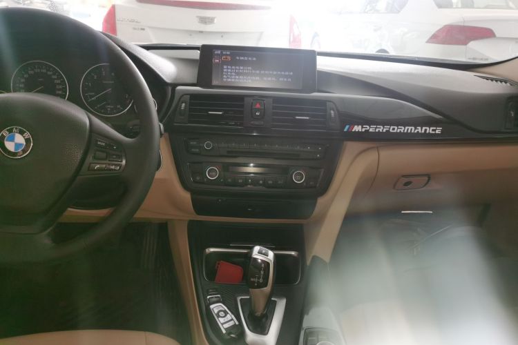 宝马3系 2014款 320Li 时尚型中控内饰16