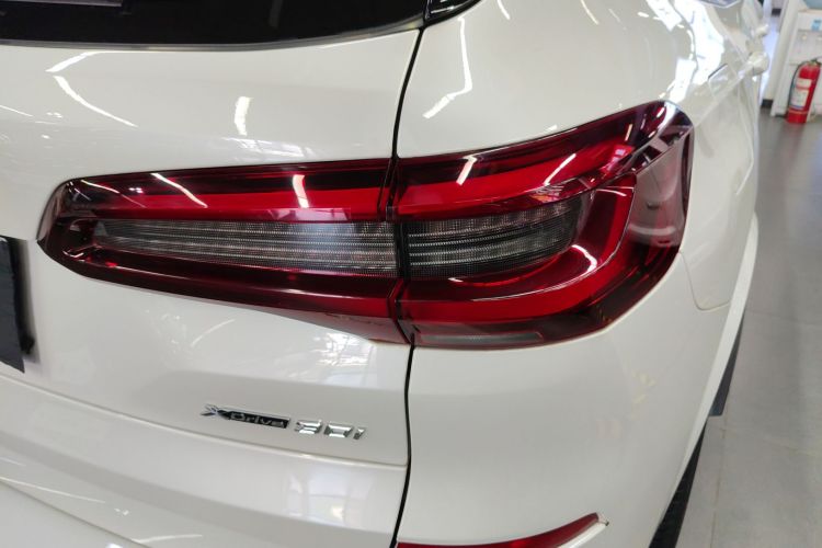 宝马X5(进口) 2021款 改款 xDrive30i M运动套装车身外观9