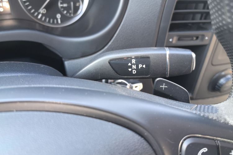 奔驰 威霆 2016款 2.0T 精英版中控内饰18