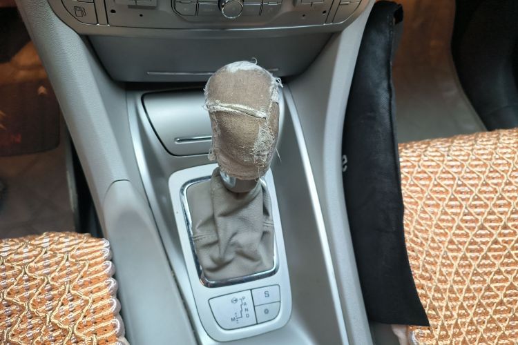 雪铁龙C5 2012款 2.0L 自动尊享型中控内饰18