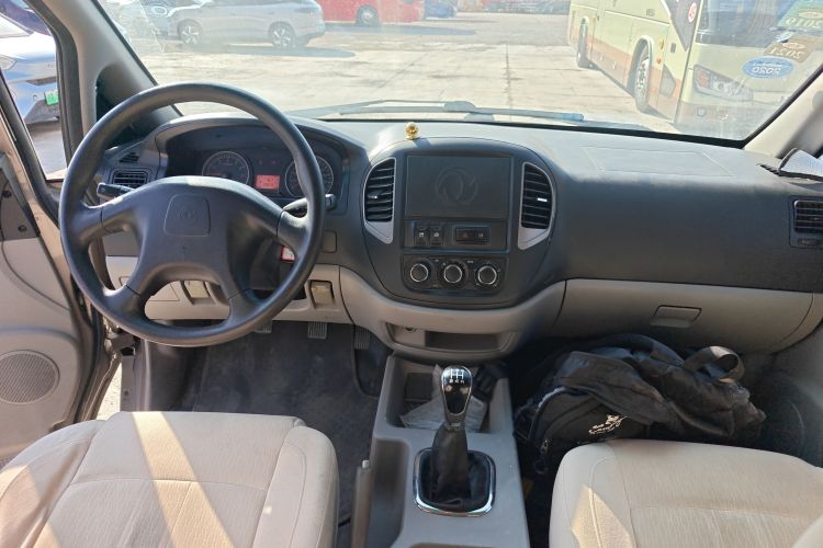 东风风行 菱智 2017款 V3 1.5L 7座标准型中控内饰12