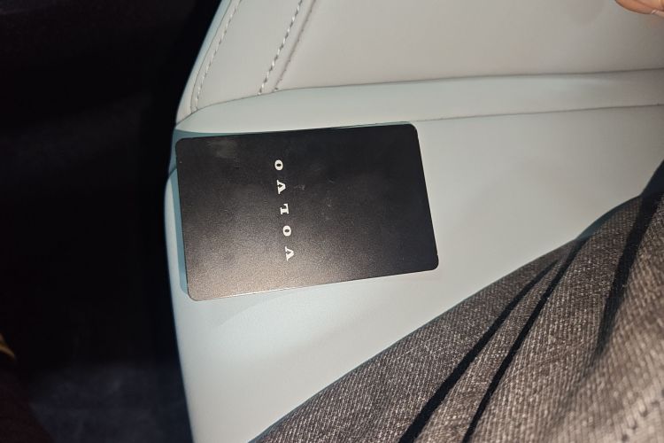 沃尔沃EX30 2025款 后驱长续航版 Ultra中控内饰11