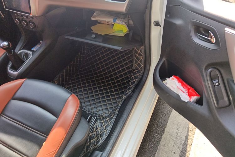 雪铁龙 爱丽舍 2018款 改款 1.6L 手动时尚型局部细节9005