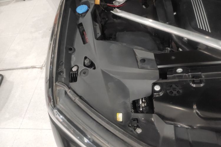 宝马X7 2020款 xDrive40i 行政型豪华套装机舱底盘25