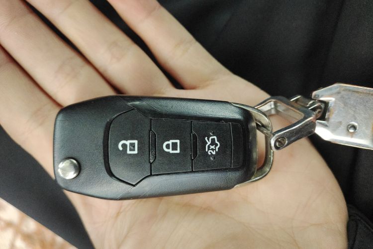 福特 福睿斯 2019款 改款 1.5L 手动质享型（胎压监测） 国VI中控内饰7001