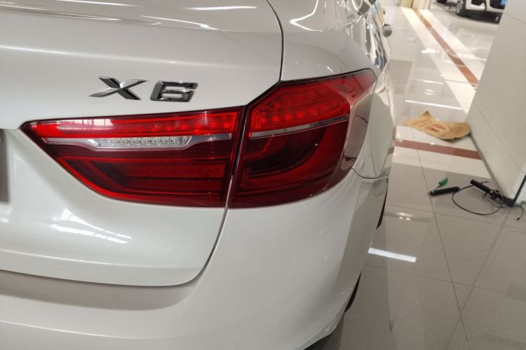 宝马X6 2015款 xDrive35i 领先型车身外观9