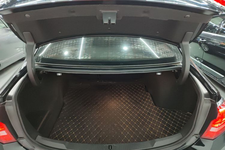 别克 君越 2018款 20T 精英型机舱底盘23