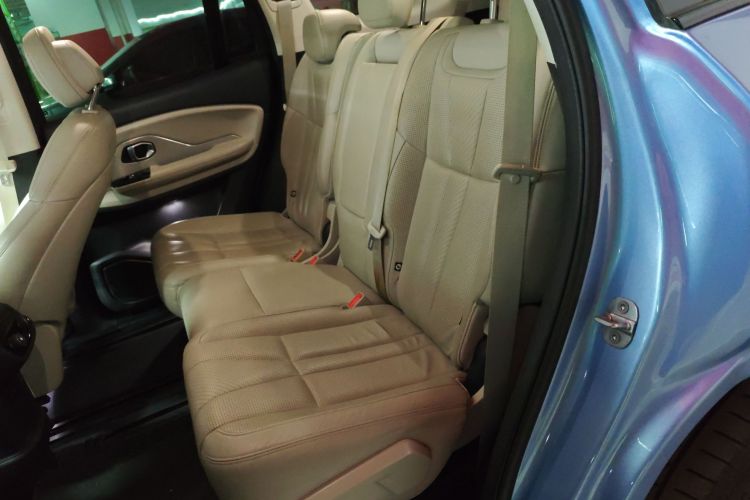 蔚来ES8 2018款 355KM 基准版 七座版中控内饰21