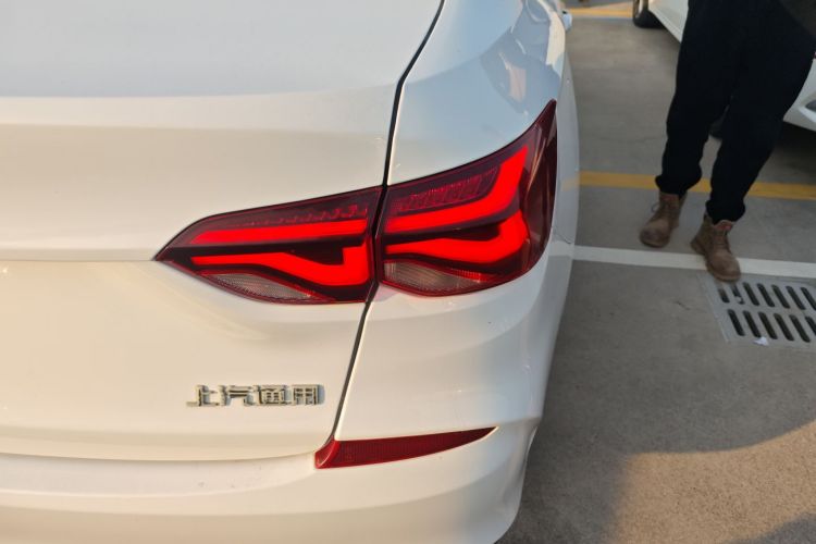 雪佛兰 科鲁泽 2022款 320 自动悦享天窗版车身外观6006