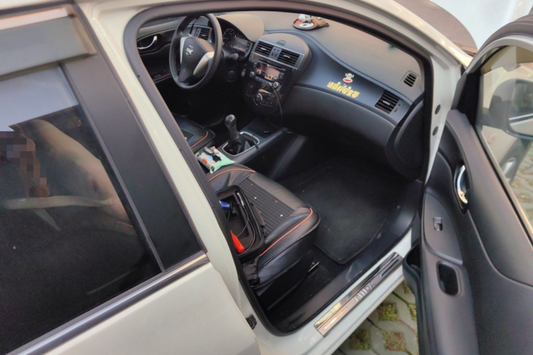 日产 骐达TIIDA 2014款 1.6L 手动智能型局部细节9005