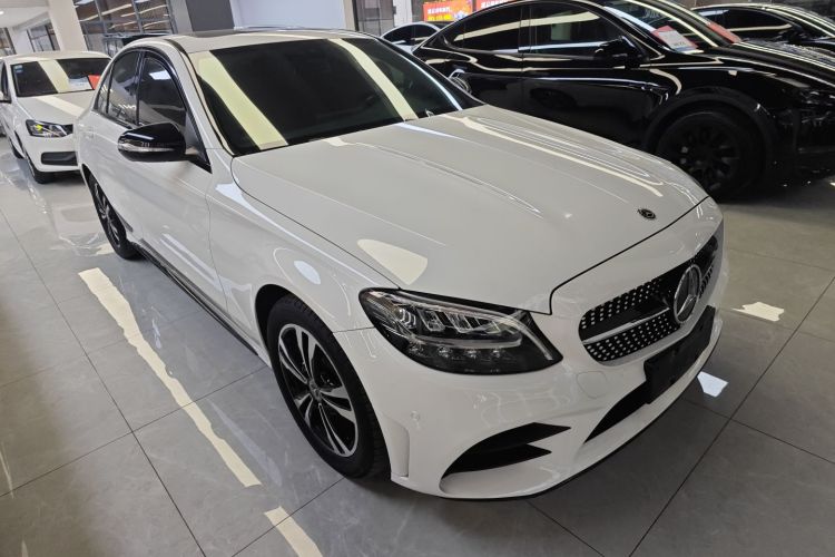 奔驰C级 2019款 C 260 运动版车身外观3