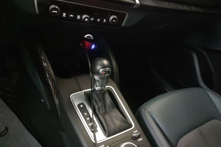 奥迪Q2L 2018款 35 TFSI 时尚致雅型 国V中控内饰18