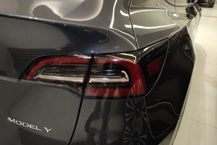 特斯拉 Model Y 2022款 改款 后轮驱动版车身外观9