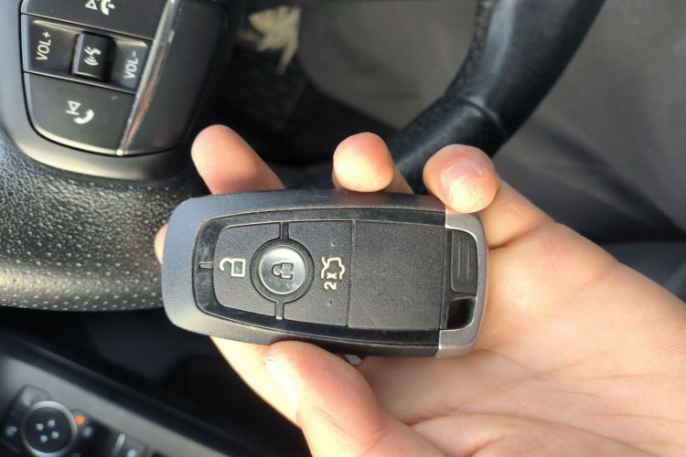 福特 福克斯 2020款 两厢 EcoBoost 180 自动锋潮型中控内饰11