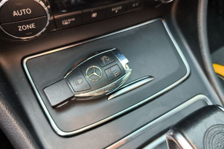 奔驰CLA AMG 2017款 AMG CLA 45 4MATIC 暗夜雷霆限量版中控内饰11