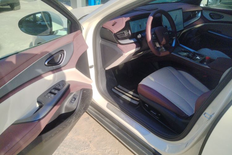 比亚迪 海豹07 DM-i 2025款 智驾版 DM-i 1.5L 125km 尊贵型中控内饰20