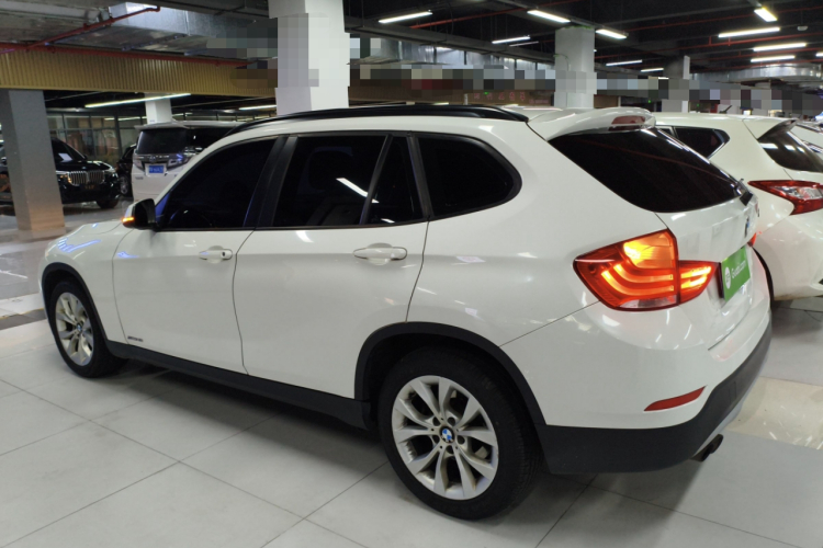 宝马X1 2014款 sDrive18i 时尚型车身外观4