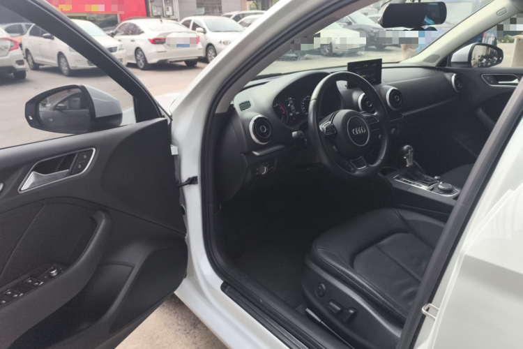 奥迪A3 2016款 Limousine 35 TFSI 风尚型中控内饰20