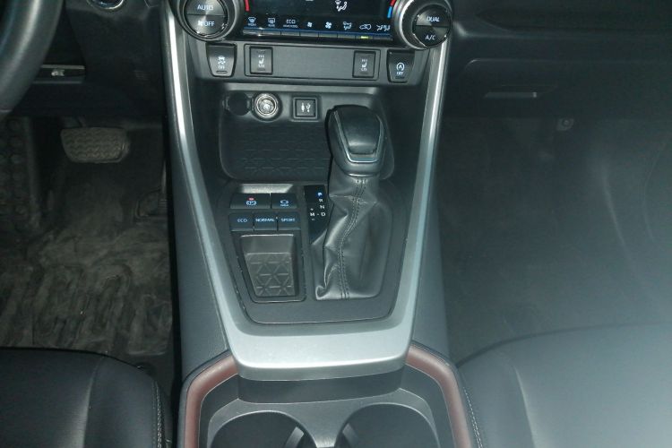 丰田 RAV4荣放 2020款 2.0L CVT两驱风尚PLUS版中控内饰18