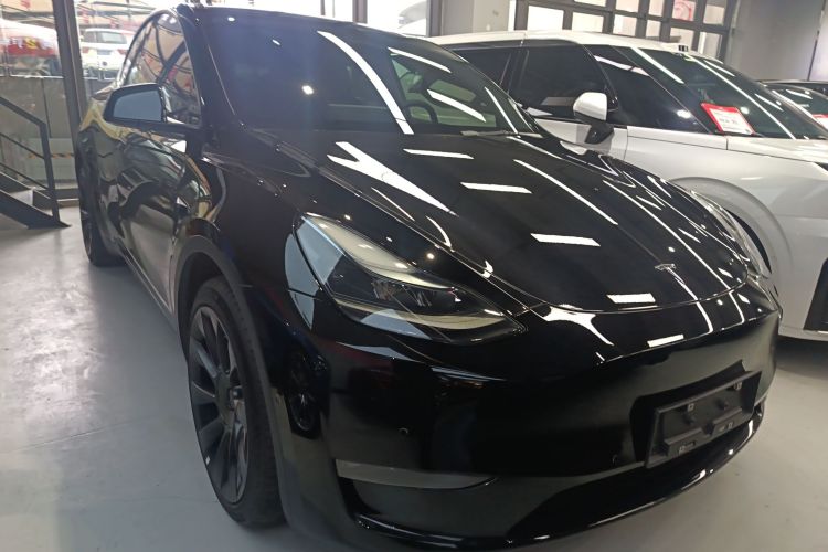特斯拉 Model Y 2022款 长续航全轮驱动版车身外观3