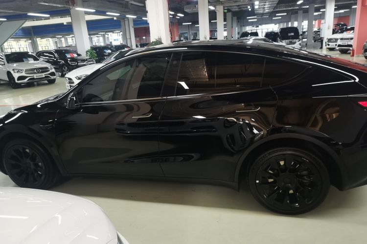 特斯拉 Model Y 2023款 长续航全轮驱动版车身外观4