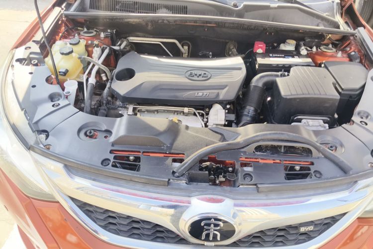 比亚迪 宋 2016款 盖世版 1.5TID 自动精英型机舱底盘24