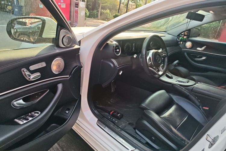 奔驰E级 2020款 E 260 L 运动型中控内饰7003