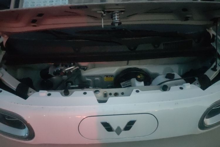 五菱汽车 宏光MINIEV 2024款 第三代 215km 青春版机舱底盘24