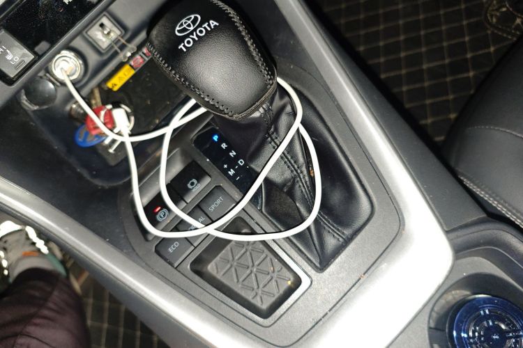 丰田 RAV4荣放 2023款 2.0L CVT两驱风尚Plus版中控内饰18