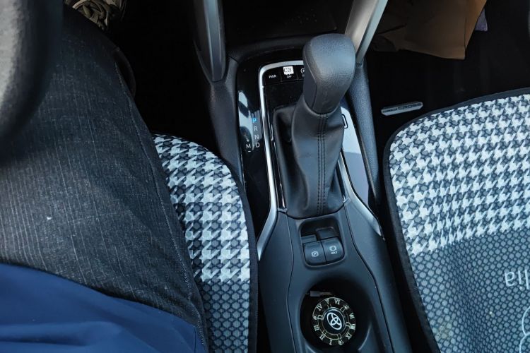 丰田 卡罗拉锐放 2023款 2.0L 精英版中控内饰18