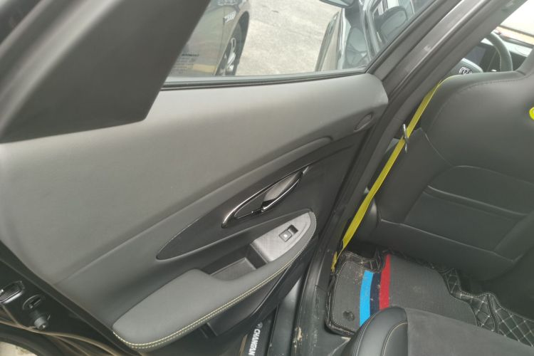 长安UNI-T 2022款 2.0T 运动版 尊贵型中控内饰7008