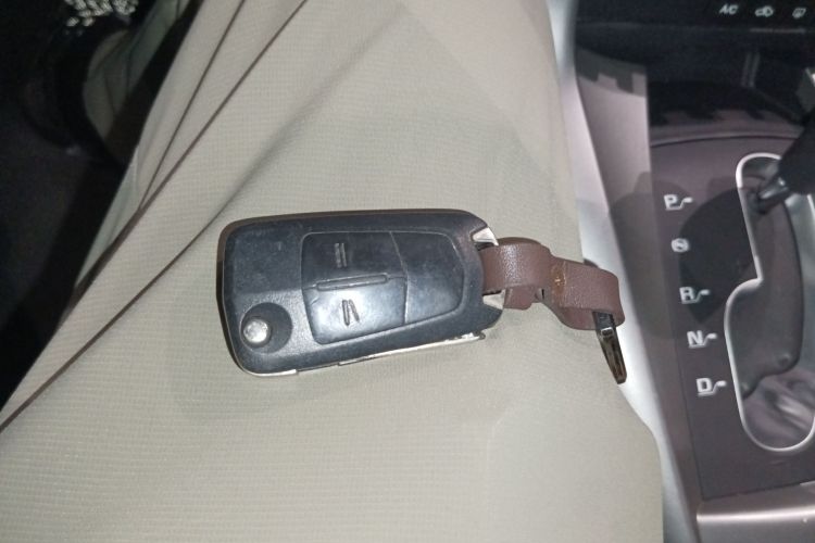 雪佛兰 科帕奇 2015款 2.4L 两驱城市版 5座中控内饰7001