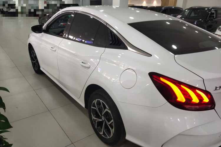 名爵 MG5 2023款 180DVVT 手动风尚版车身外观6003