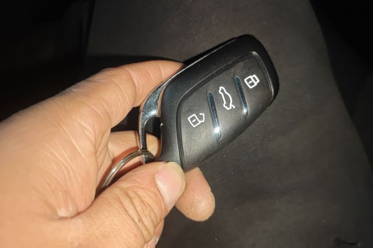 荣威D7 2023款 DMH 125km 旗舰版中控内饰7001