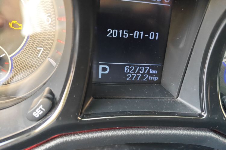 江铃 驭胜S350 2016款 2.0T 自动两驱汽油豪华天窗版7座中控内饰15