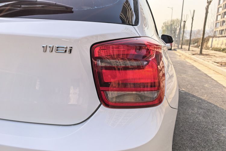 宝马1系(进口) 2013款 改款 116i 领先型车身外观9