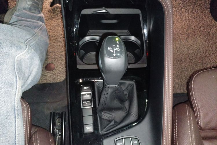 宝马X1 2019款 xDrive20Li 尊享型中控内饰18