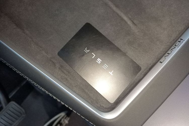 特斯拉 Model Y 2025款 长续航全轮驱动 首发版中控内饰11