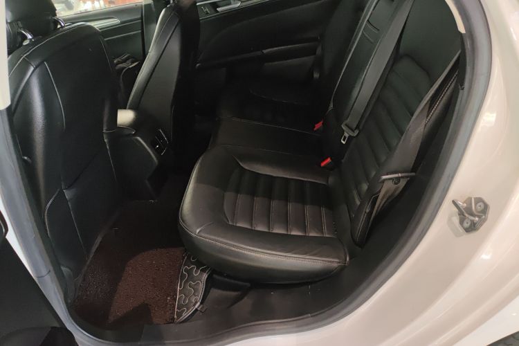 福特 蒙迪欧 2017款 EcoBoost 180 时尚型中控内饰7008