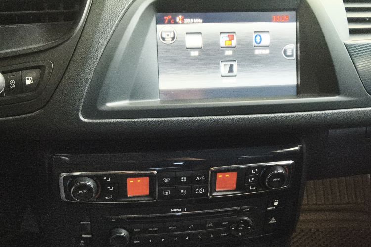 雪铁龙C5 2014款 1.6T 自动尊贵型中控内饰16