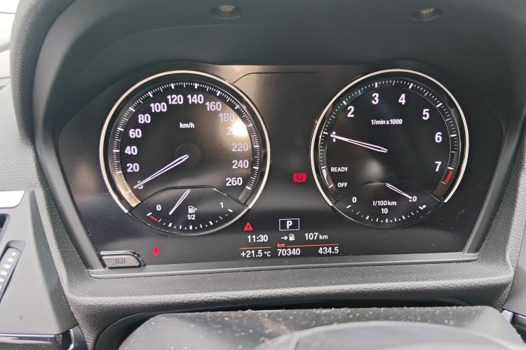 宝马1系 2020款 120i 时尚型中控内饰14