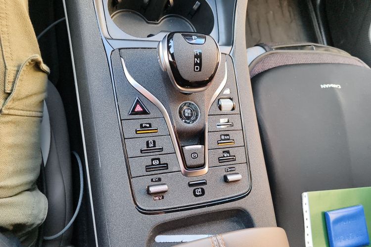 比亚迪 秦PLUS 2024款 荣耀版 DM-i 55KM领先型中控内饰18