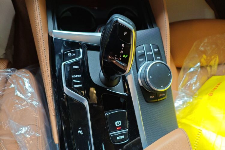 宝马5系(进口) 2022款 530i M运动套装中控内饰18